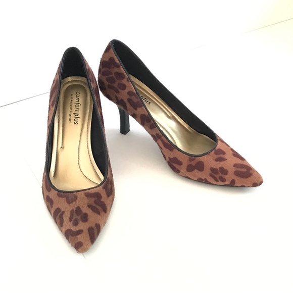 COMFORT PLUS By PREDICTIONS Leopard Heels Comfort Pumps Women’s Size 10 Wide - Picture 1 of 16